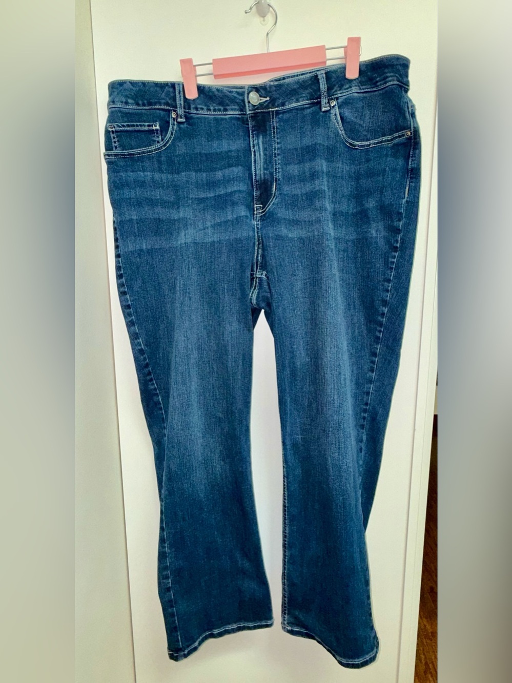 Women's Straight Leg Jeans in Dark Blue